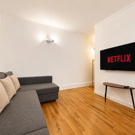 Daire Gobelins Refined Flat Near Latin Quarter *