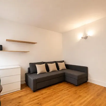 Daire Gobelins Refined Flat Near Latin Quarter *